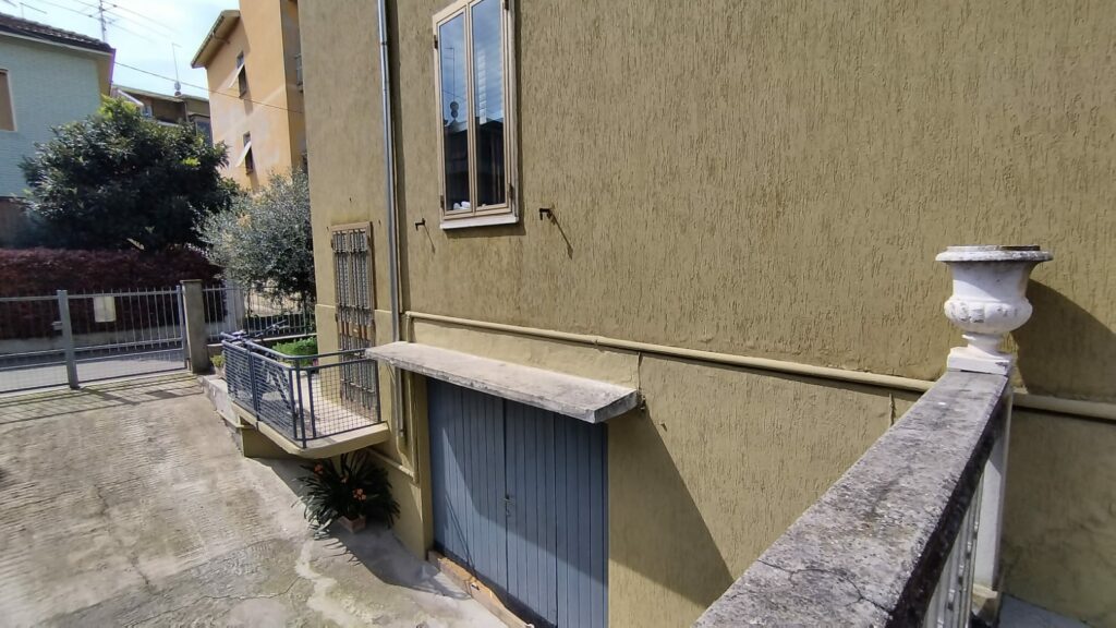 008714ec-d1cb-4256-8b0d-99c36ce14bf6(1)