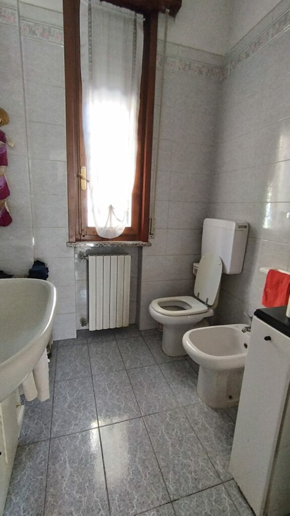 09f14e90-ab86-4492-8577-b0a242c1148e(1)