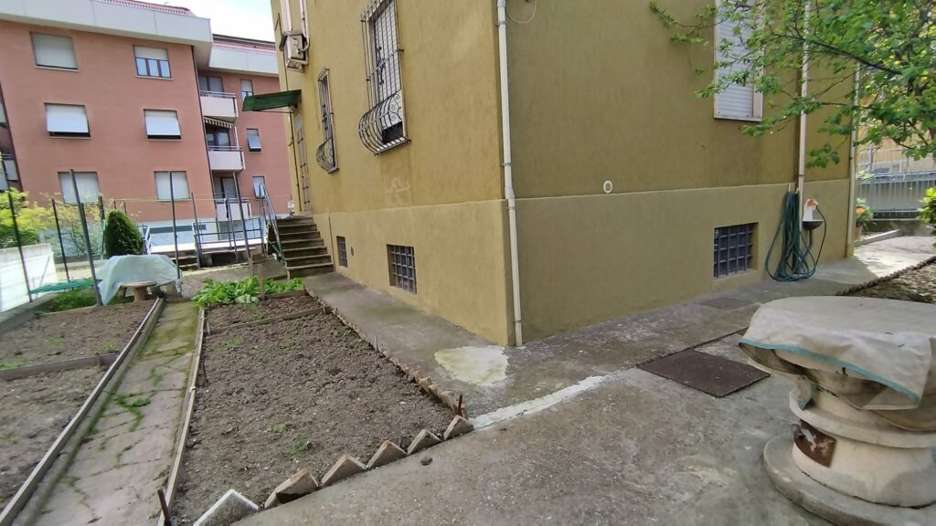 256e55ad-8276-432f-846a-06a5f0b9987a