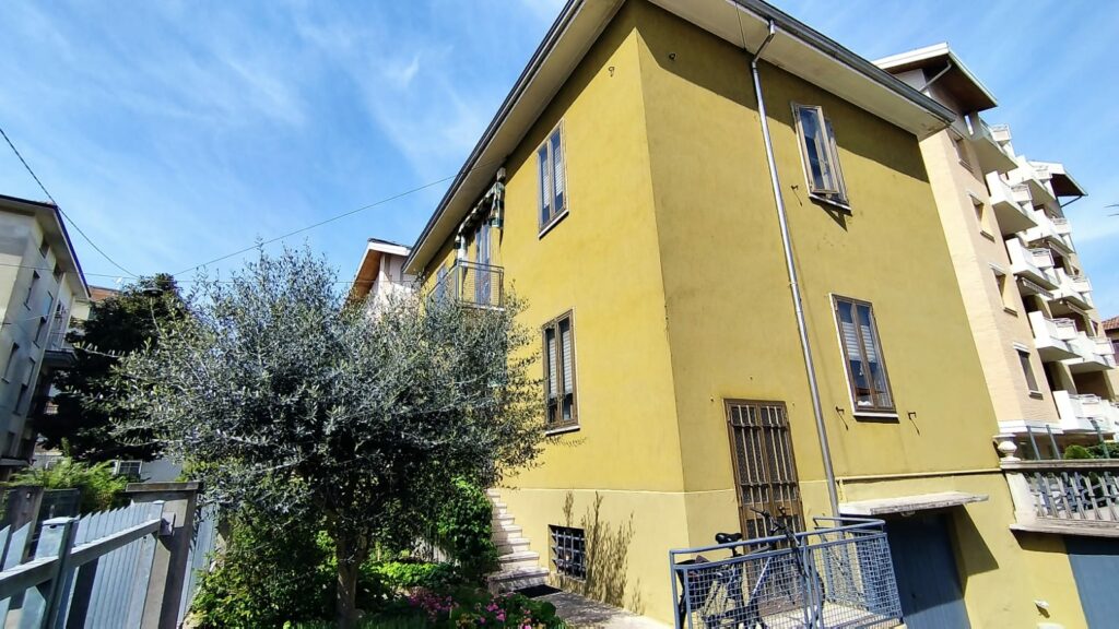 9701cb52-fe74-4138-b04c-0de174499d43(1)