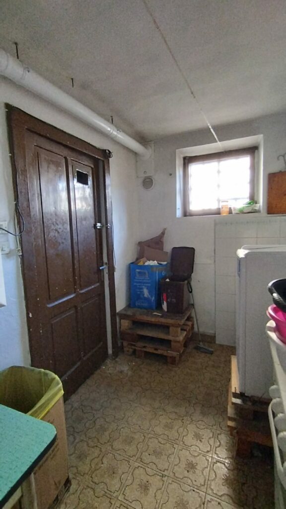 b705e331-4567-40cd-afd6-b194e9f11ec3(1)