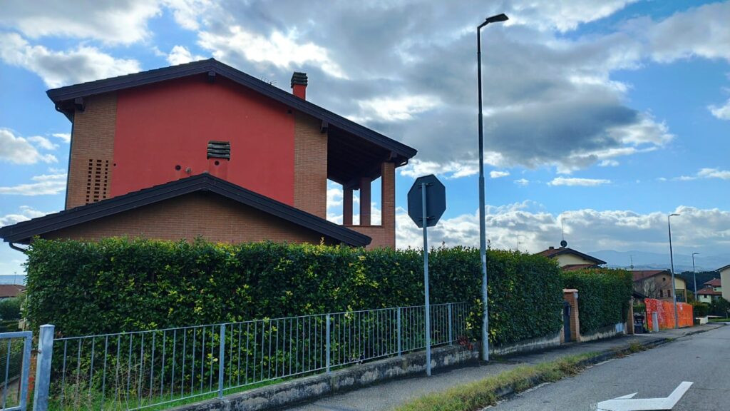 233d097f-78af-447b-983a-32f5ece69e2e