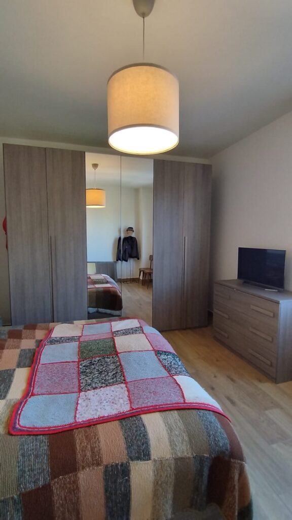 891e1e8f-b1a9-4800-bbc3-d763ef410e7b