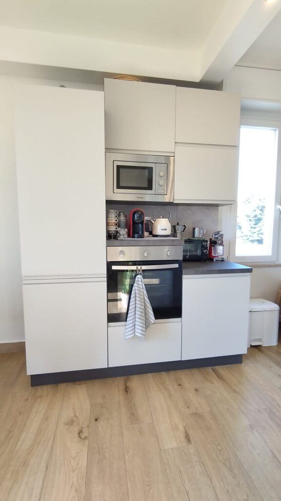 b4deb988-dfee-4d86-b0f6-673f81af470f-1