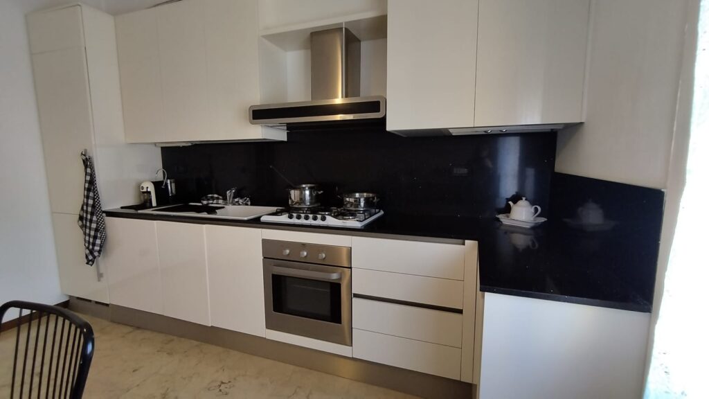 dffb7267-f5c0-438a-bb45-cf339a8a438e-1