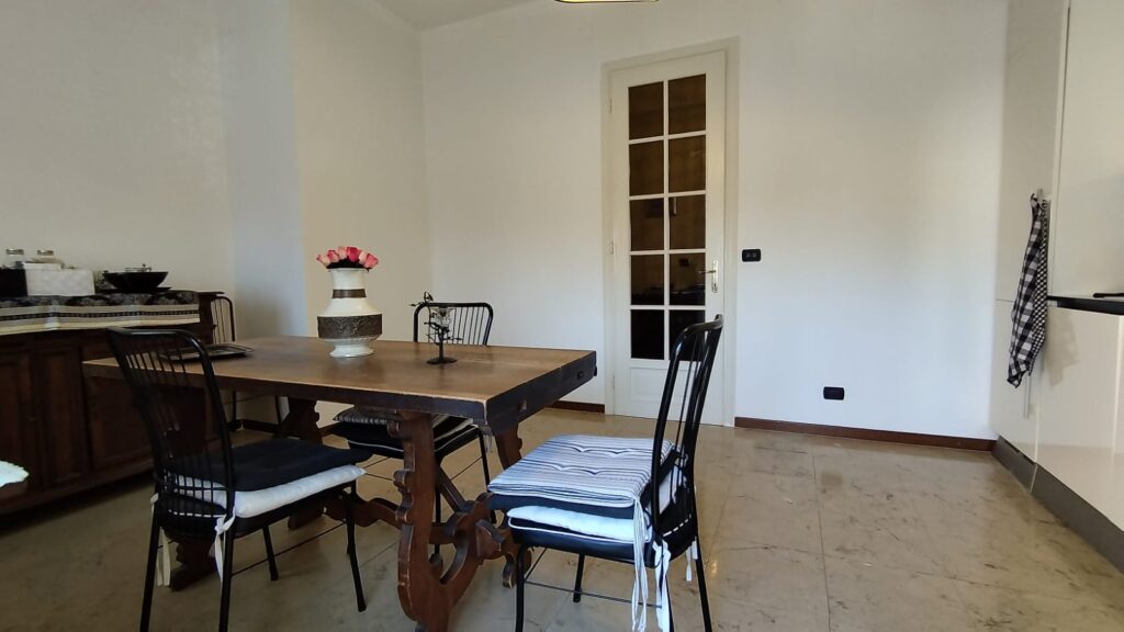 e453cf09-e474-4d1d-b57f-5b6cb094a370-1