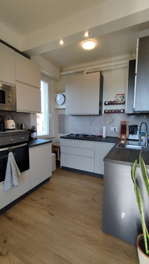 e8c3ca63-5514-47f8-9ba8-0e0489592a3f-1